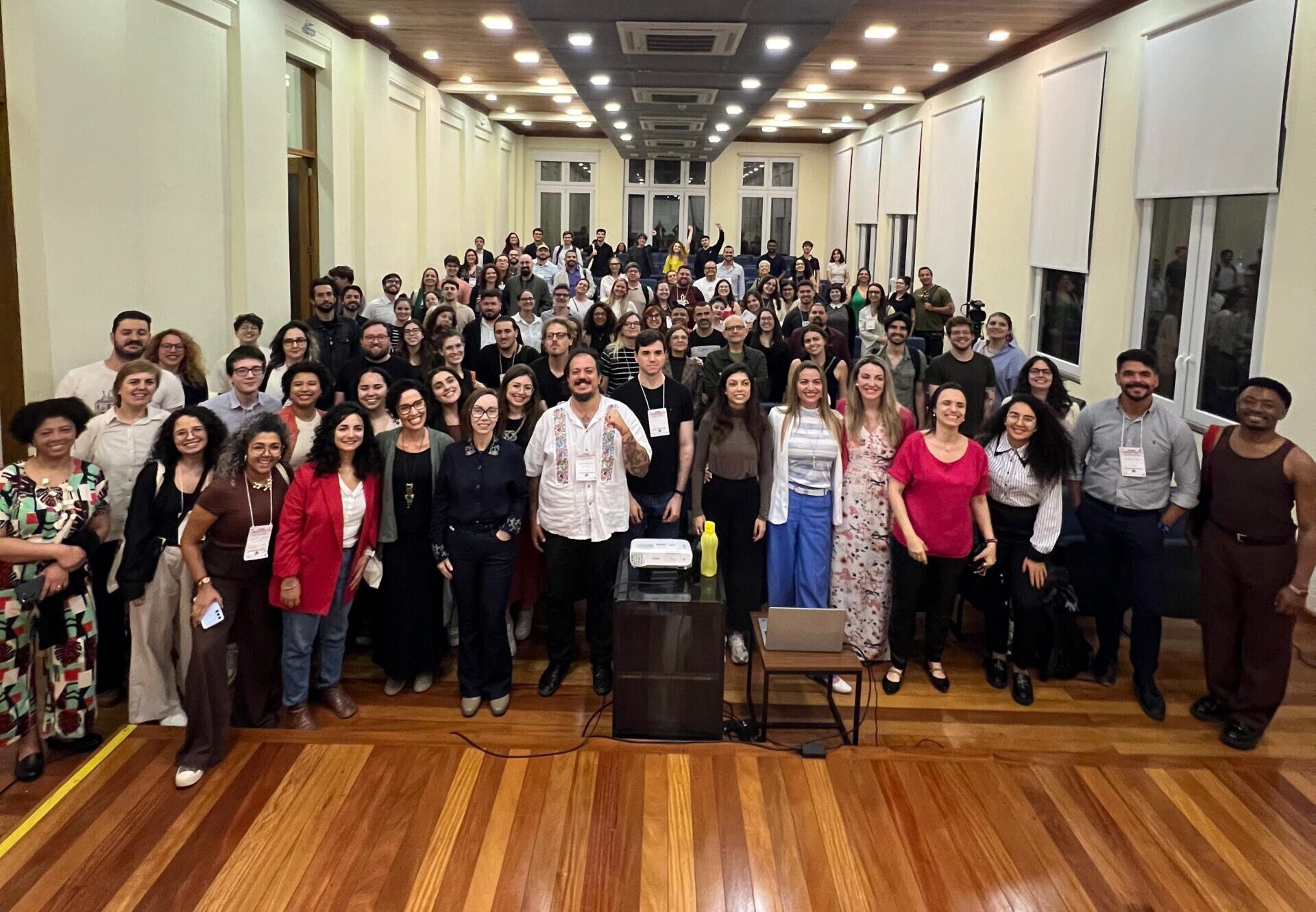 Clínica Direito do Trabalho da UFPR lança livro em eventos no Brasil e no Uruguai